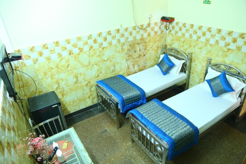 Hotel Ayesha Palace Delhi  Exterior photo