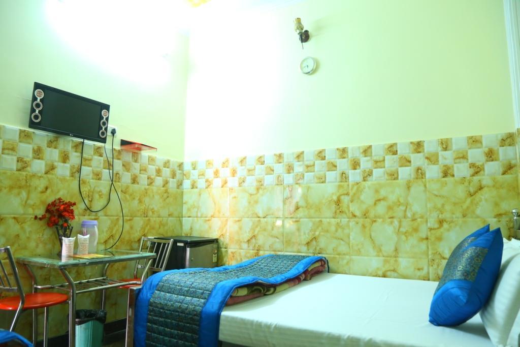 Hotel Ayesha Palace Delhi  Exterior photo
